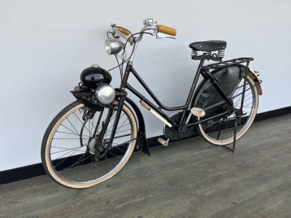 Berini M 13 Ei  met Eysink Fiets 1952