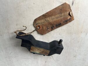 Achterste motorsteun 170    181