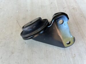 Bevestigings steun aan het chassis