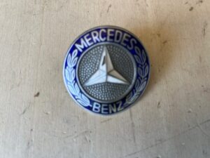 Grill logo Mercedes 110