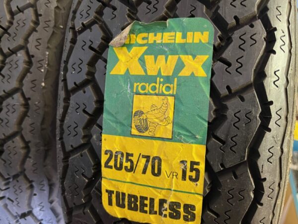 Banden Michelin XWX 205/70-VR15 - Afbeelding 2