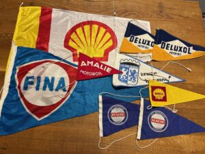 Diverse vlaggen en vaantjes