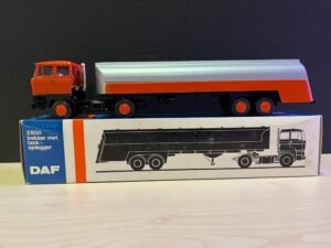 DAF 2800 met Tankoplegger