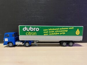 Scania 111 met oplegger