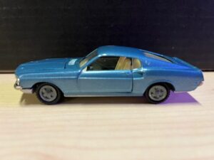 Ford Mustang 1:43
