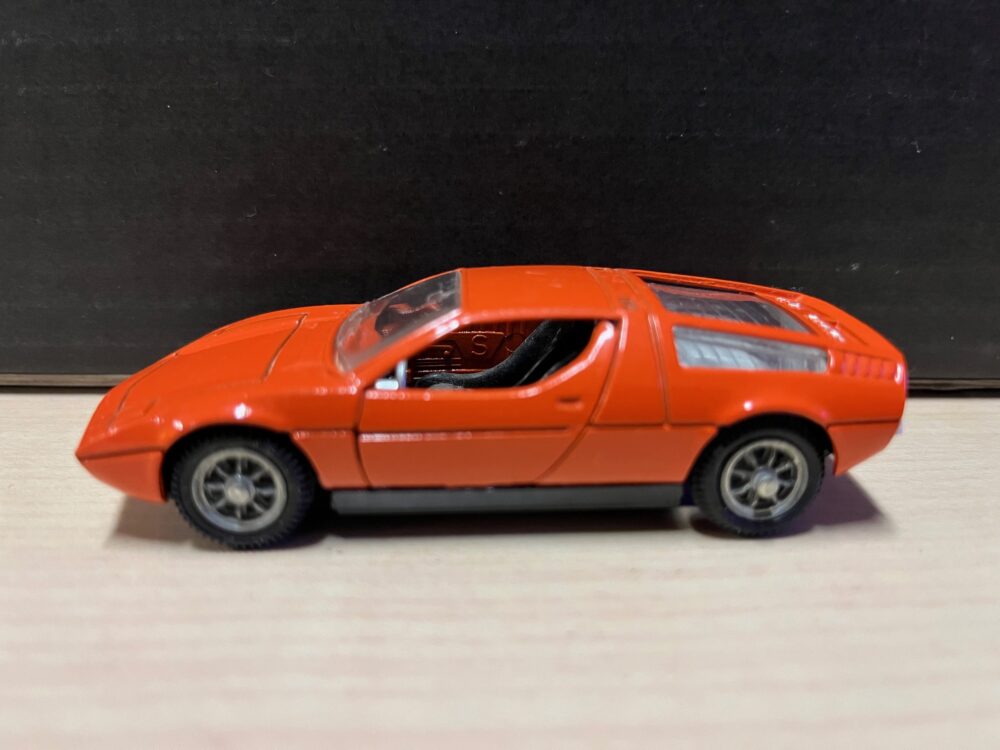 Maserati Bora 1:43