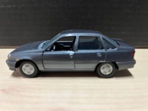 Opel Kadett E Sedan 1:43