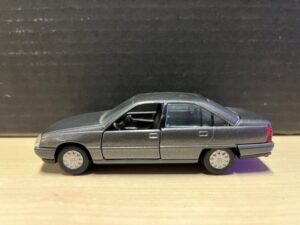 Opel Omega 1:43