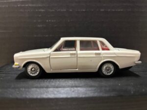 Volvo 144  ,  1:43