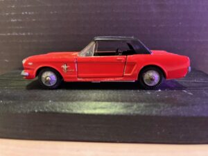 Ford Mustang Rood 1:43