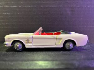 Ford Mustang Wit  1:43